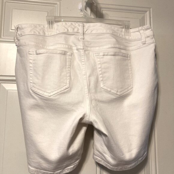TORRID Denim White Stretch Shorts Classic 5 pocket Womens Plus Size 14 - Picture 3 of 9